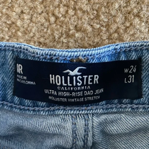 Hollister Ultra High Rise Butterfly Print Baggy Jeans - Picture 3 of 8